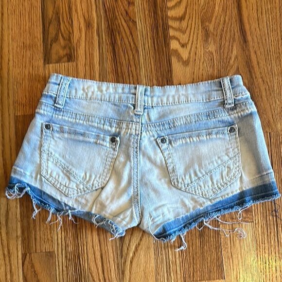 Hippie Laundry Women's Juniors Blue Denim Distressed Jean Shorts size 3 EUC - Picture 4 of 8